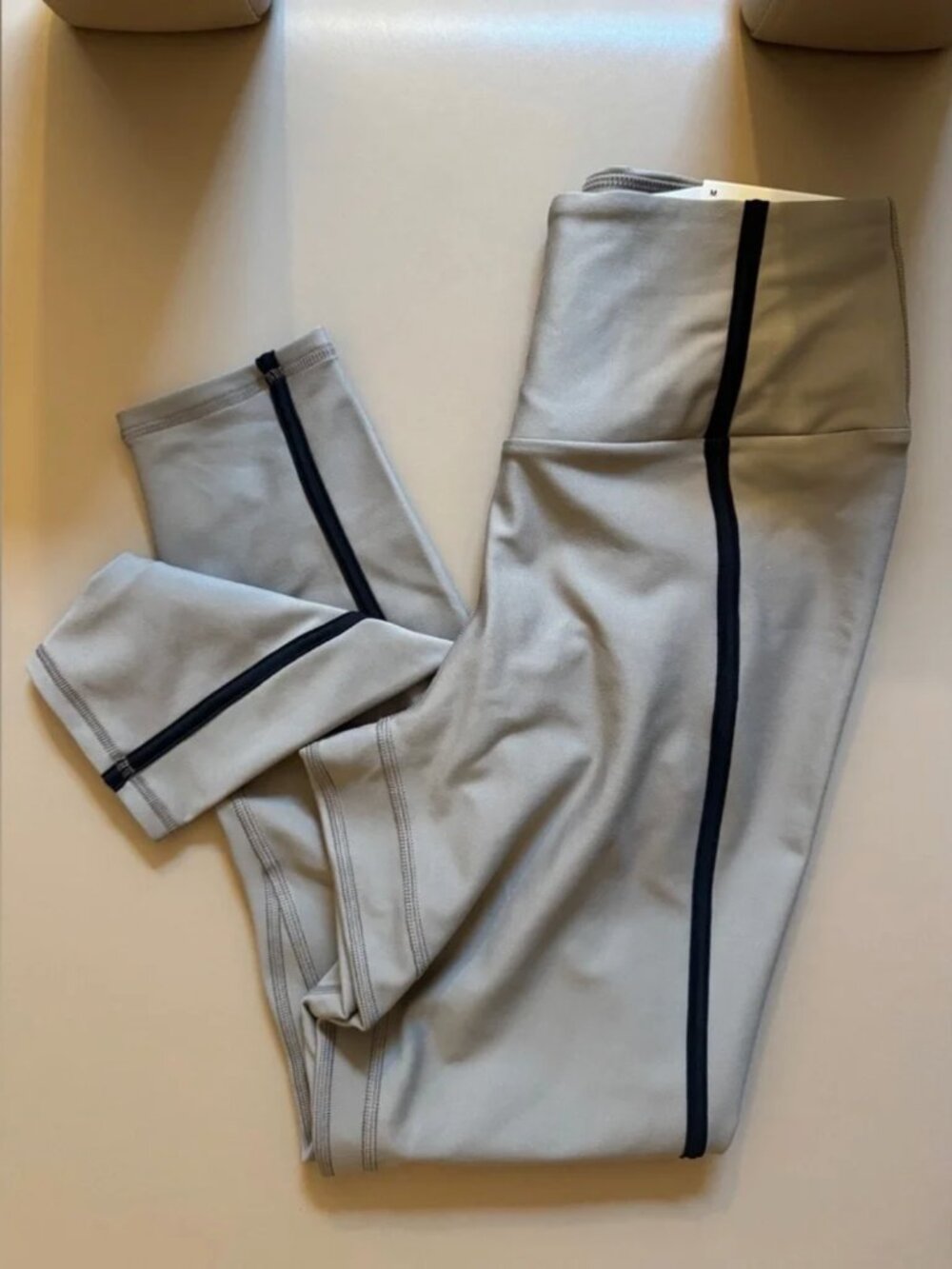 NWT Abercrombie YPB sculptLUX Leggings in Oat XS - Picture 2 of 3